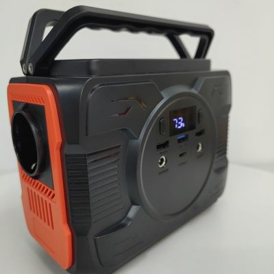 Постоянное включение светодиодного света 4 Вт и модифицированный выход переменного тока в портативном солнечном генераторе 200 Вт