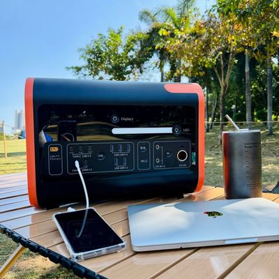 Портативный генератор батареи LiFePO4 мощностью 2200 Вт для зарядки солнечной электростанции на открытом воздухе