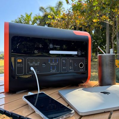Портативный кемпинг 2200W электростанция с беспроводной зарядкой 15W LiFePO4 UPS солнечная панель