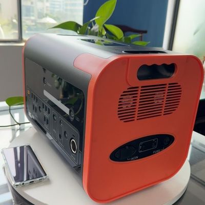 Тип-С 3*18W/2*100W Солнечное энергосберегающее энергоснабжение для наружных энергетических решений